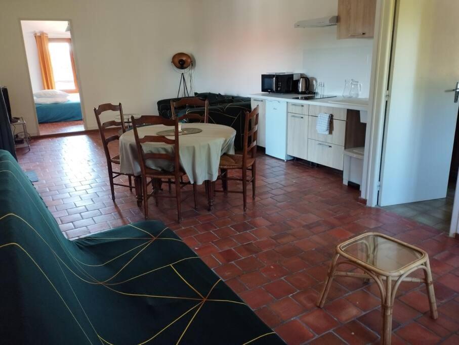 Appartement Dans Village Calme A 5 Min Des Lacs Mathaux Esterno foto