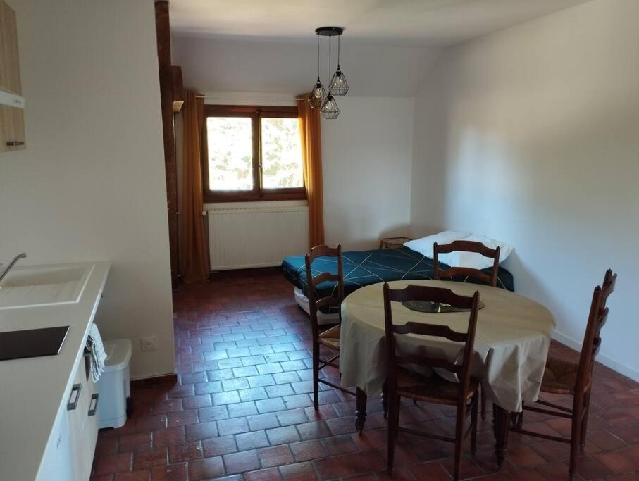 Appartement Dans Village Calme A 5 Min Des Lacs Mathaux Esterno foto